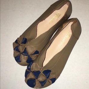 Leather Flats NEW IN BOX 8 see description plz